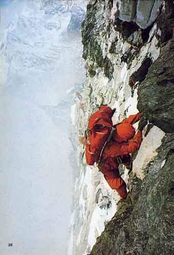
The big traverse in the direction of camp IV on the Makalu West Pillar in 1971 - Makalu pillier Ouest book
